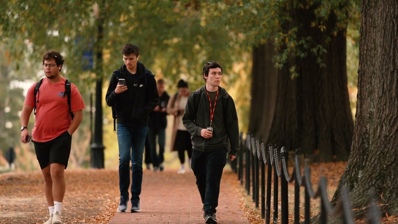 Welcome to Mary Wash | Campus in the fall